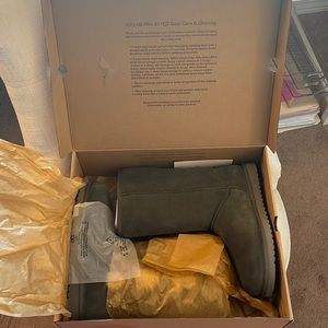 KOOLABURRA by UGG tall bow boot *BRAND NEW IN BOX*